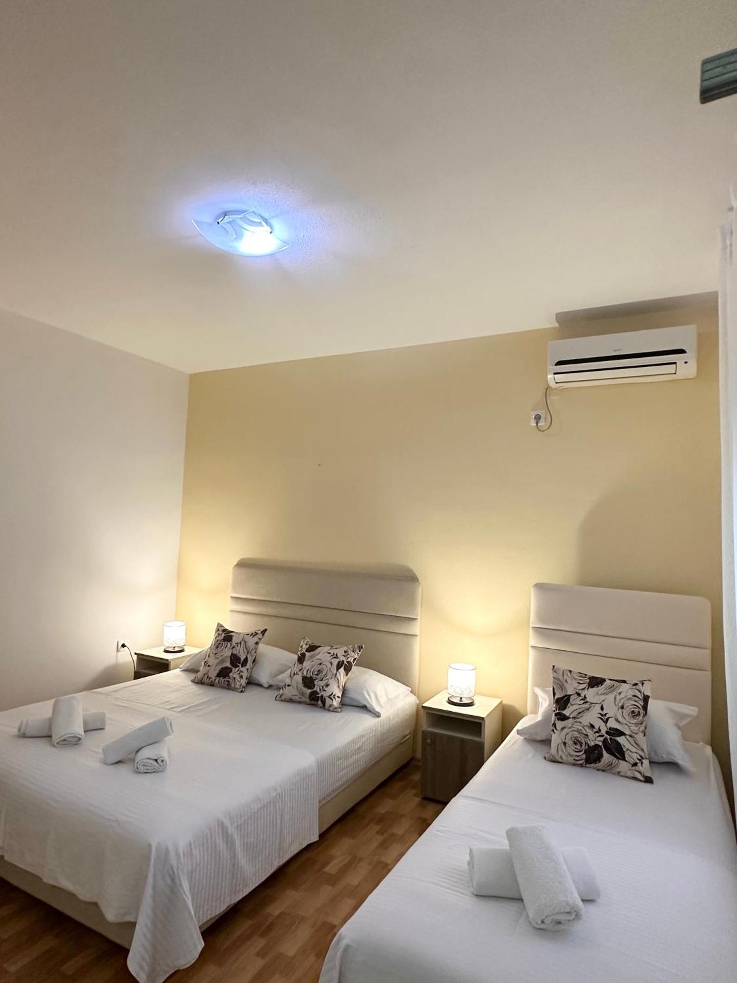 Apartmens Xhenis Lux Ούλτσιν Εξωτερικό φωτογραφία